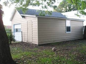 2nd image of 1003 De Gaule St