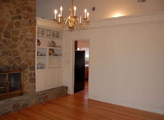 4th image of 323 Druid Hill Dr