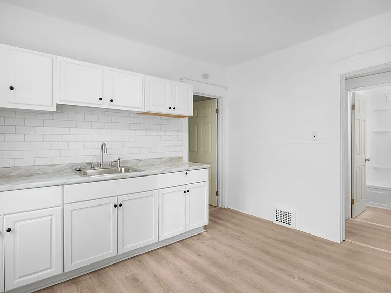 10413 Mount Auburn Ave #B — Photo 16