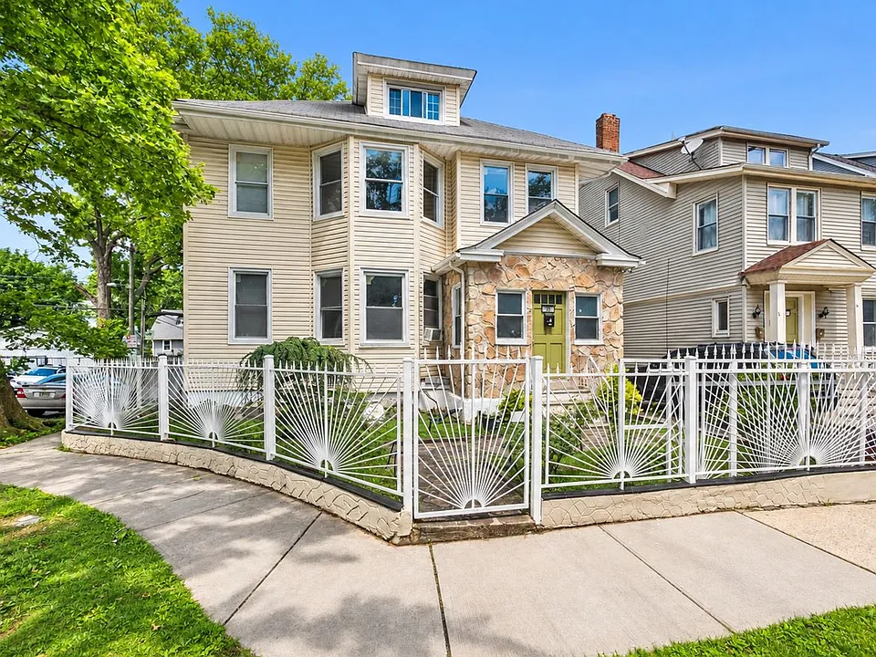 35 Sunnyside Ter #1