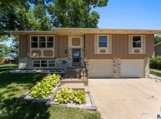 316 S Norbeck St, Vermillion, SD 57069