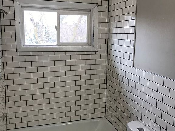 5th image of 301 W 21st St #2-02