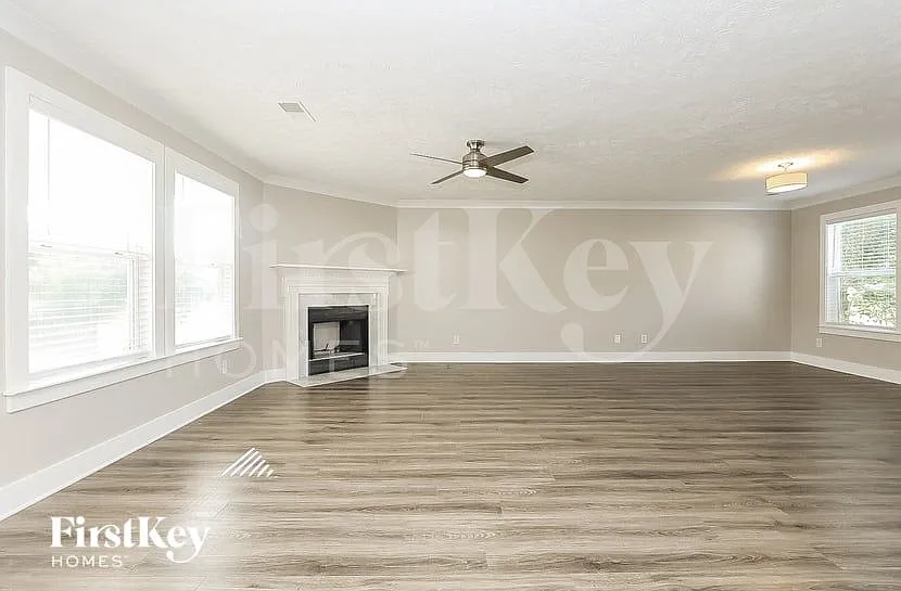3 bed, 2.5 bath, 2148 sqft, $2,420 — Photo 2