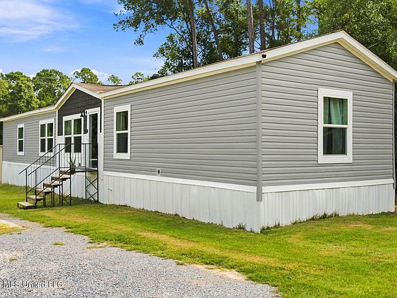 3rd image of 1063 Lilinoe Way