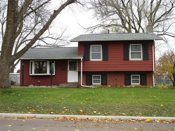 1543 Wakonda Dr, Waterloo, IA 50703