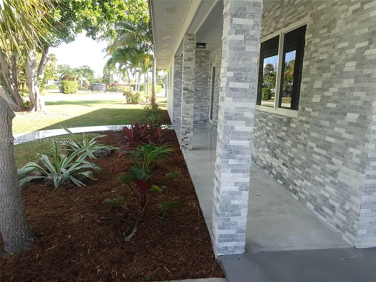 1565 Thumb Point Dr — Photo 5