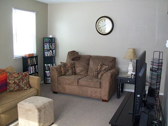 4th image of 343 Derby Ave