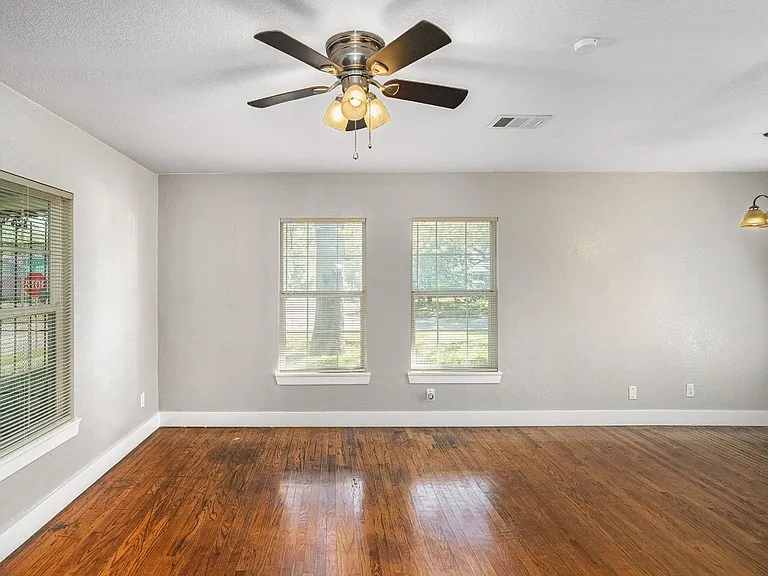 2533 Warren Ave — Photo 36