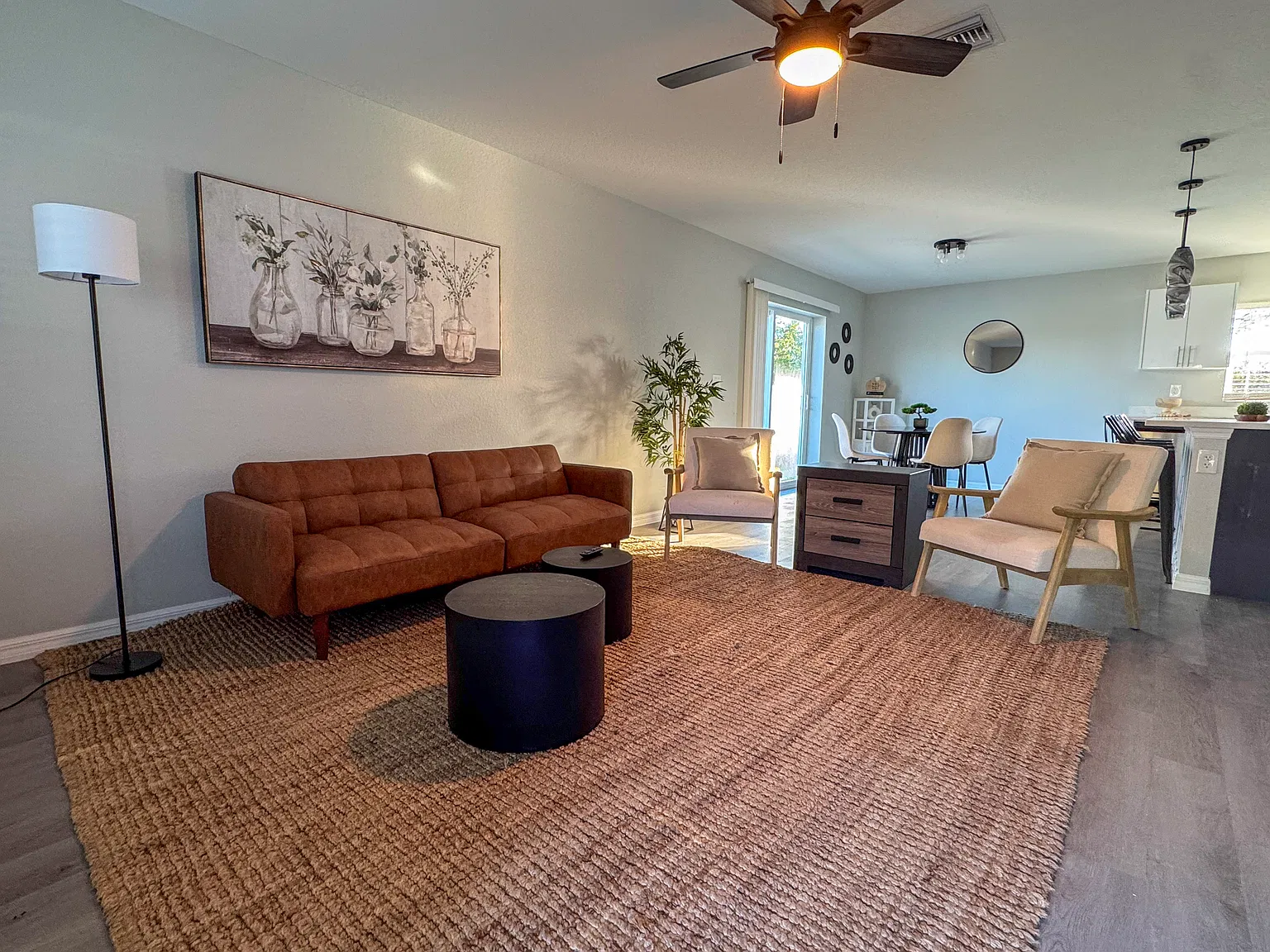 3 bed, 1300 sqft, $1,915 — Photo 2
