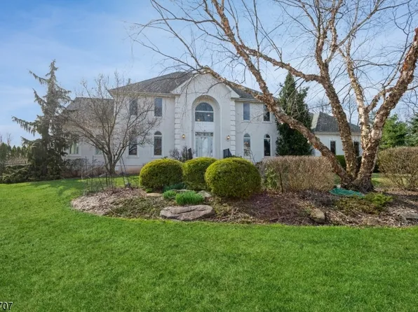 18 Messenger Ln, Raritan Twp., NJ 08551