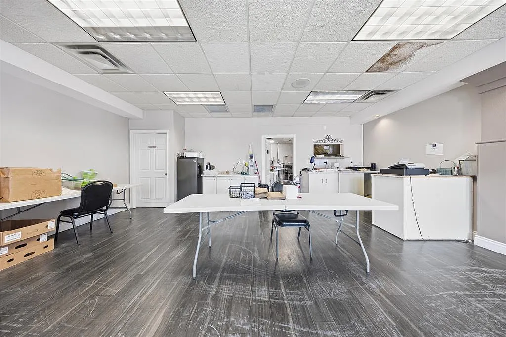 Studio, $60,000 — Photo 2