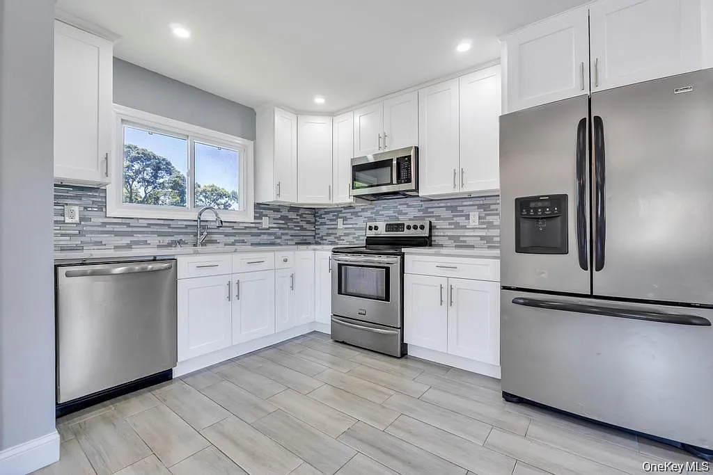 3 bed, 1.0 bath, 1000 sqft, $3,300 — Photo 1