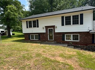 725 Parkway Dr, Martinsville, VA 24112