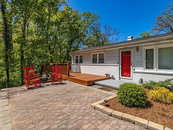 2nd image of 19 Oakwood Ln