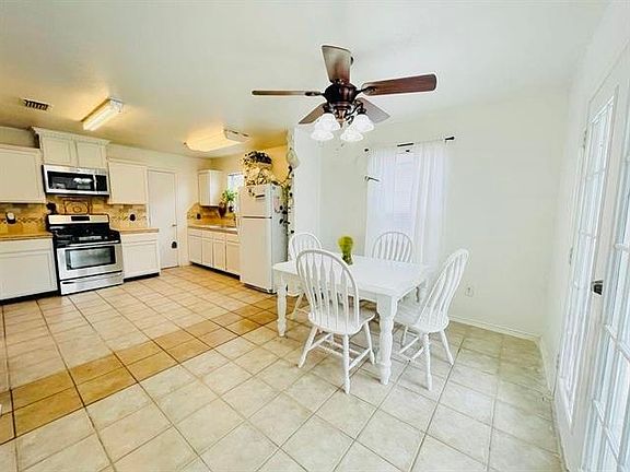 3rd image of 3212 Saint Kathryn Loop