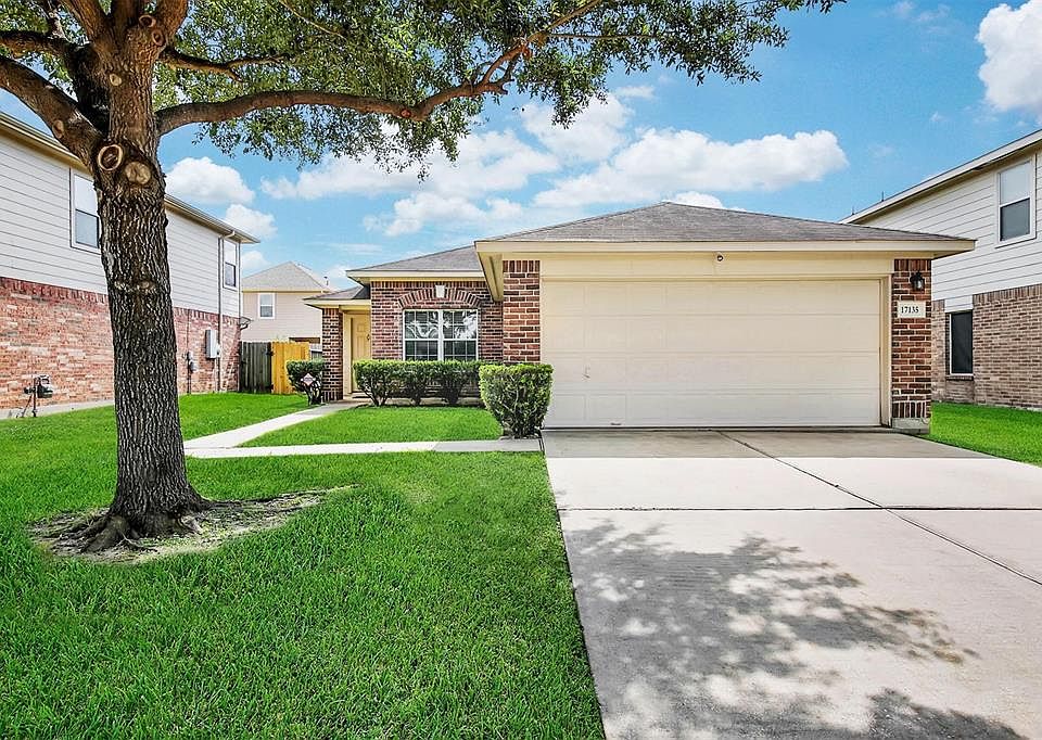 1st image of 17135 Hilton Hollow Dr