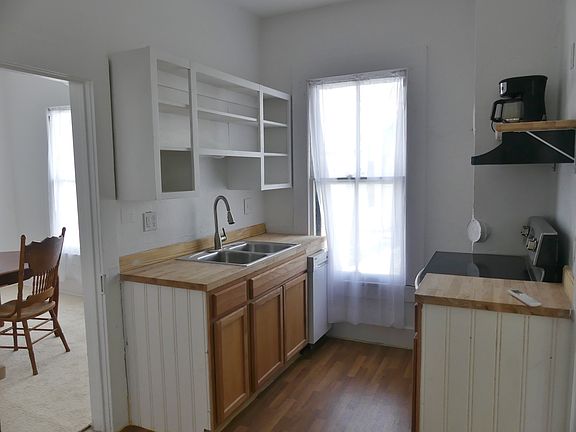 4th image of 209 S 4th St APT 4