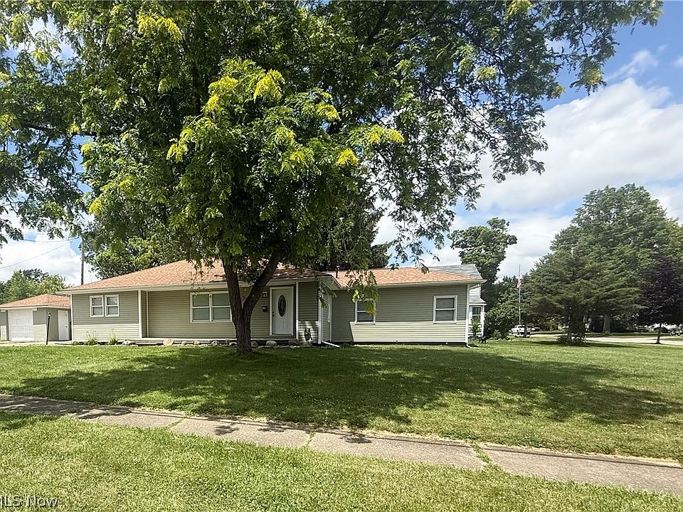 1st image of 419 Dickson St