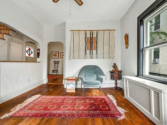 4th image of 31 Fuller St