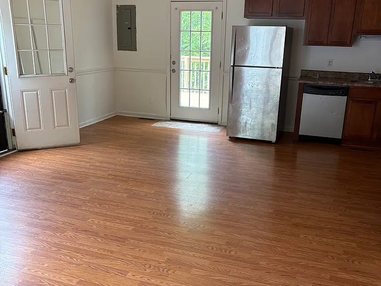 1127 Stephens St — Photo 5
