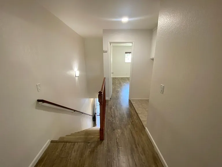 2212 Pine St — Photo 7