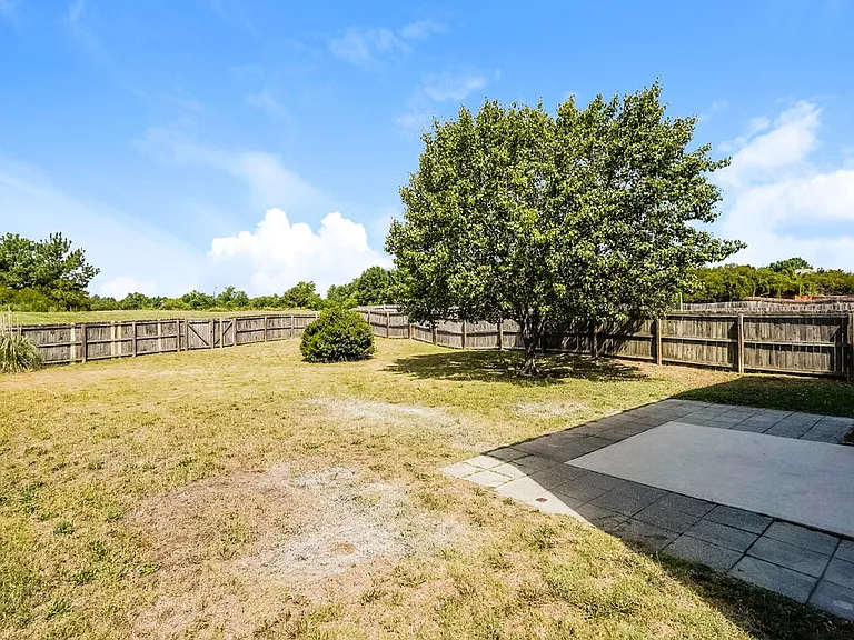 214 Callahan Trl — Photo 17