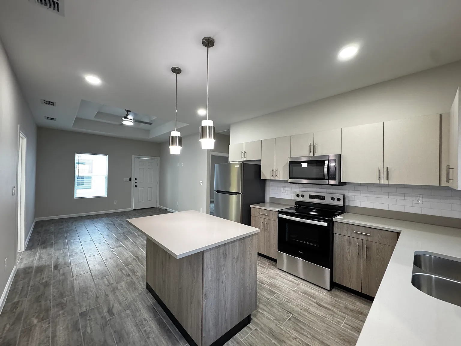 3 bed, 1080 sqft, $1,250 — Photo 1