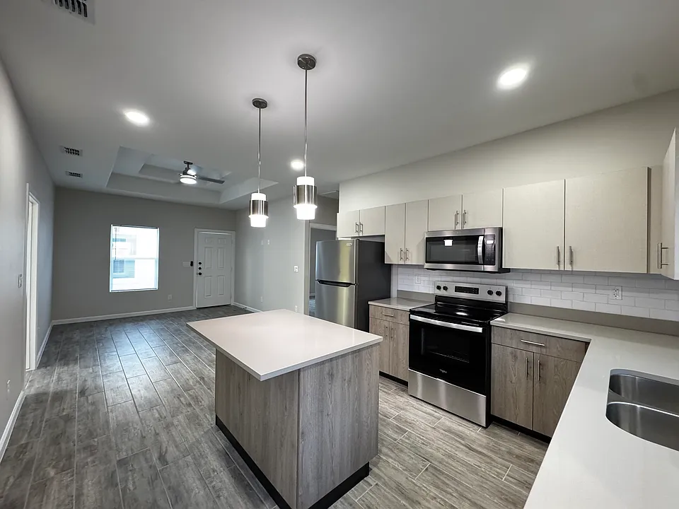 4004 Ventura Ave #2
