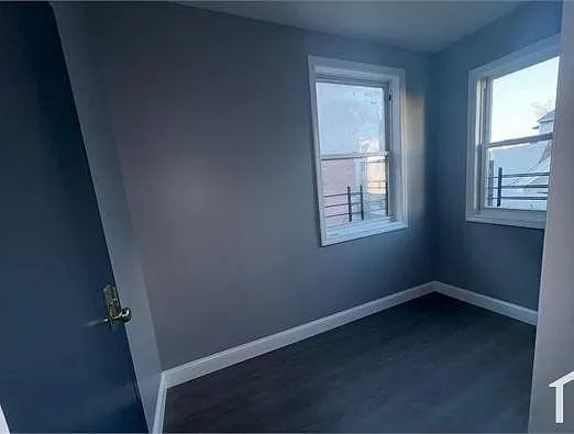 65 Caroline Ave #2L