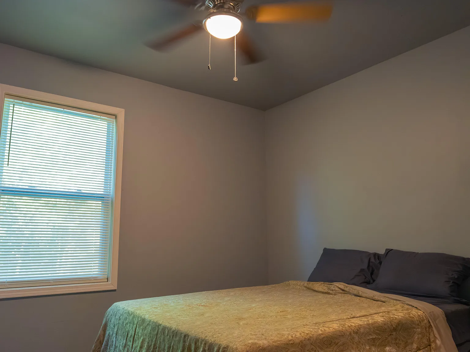 4 bed, 5.0 bath, 2500 sqft, $832 — Photo 1
