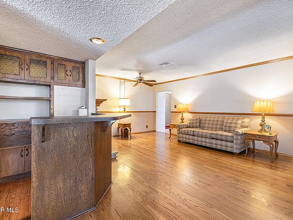 5th image of 15938 Gledhill St