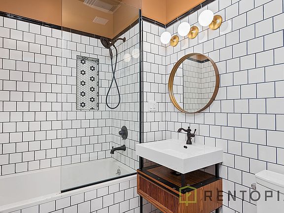 4th image of 187 Kent Ave #706