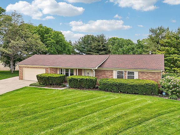 4th image of 676 Fairlawn Dr