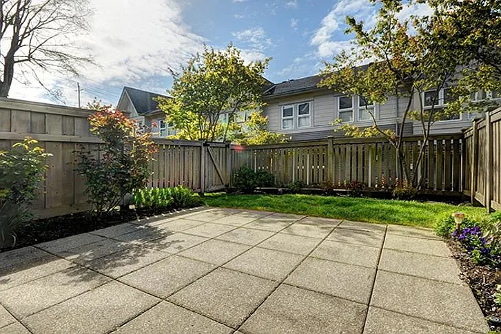 3 bed, 1271 sqft, $4,790 — Photo 3