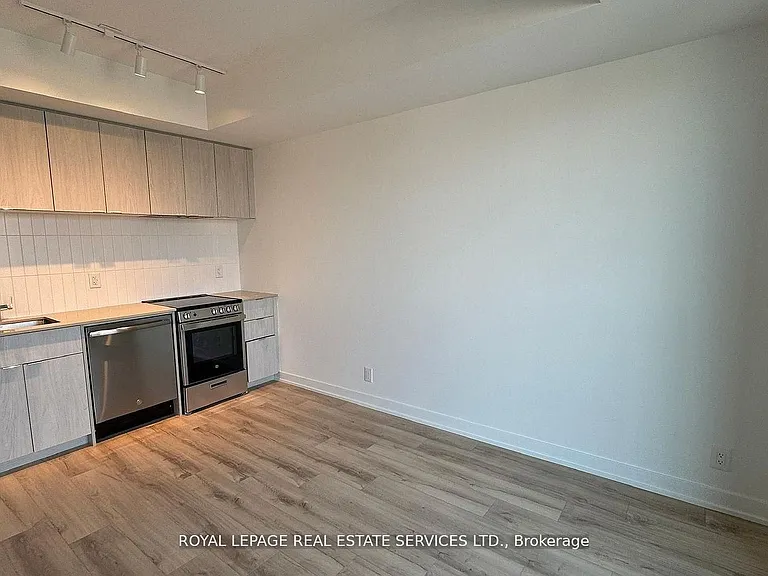 1660 Bloor St W #401 — Photo 7