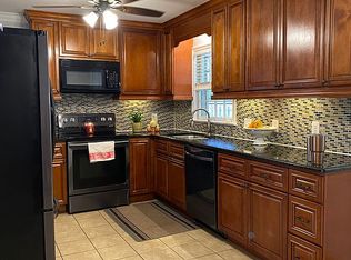 2538 Mirror Lake Dr, Fayetteville, NC 28303