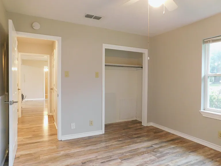 325 W Jones St — Photo 12