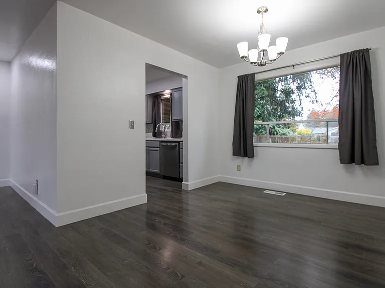 1170 Clearview Ave NE — Photo 5