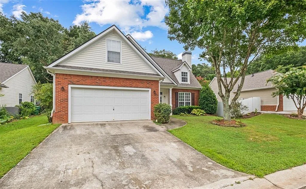4 bed, 2.5 bath, 2038 sqft, $2,800 — Photo 1