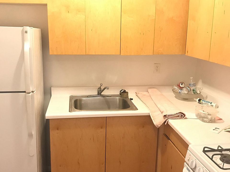 1st image of 3136 Emmons Ave #3