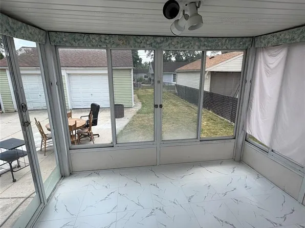 16729 W Outer Dr, Dearborn Heights, MI 48127