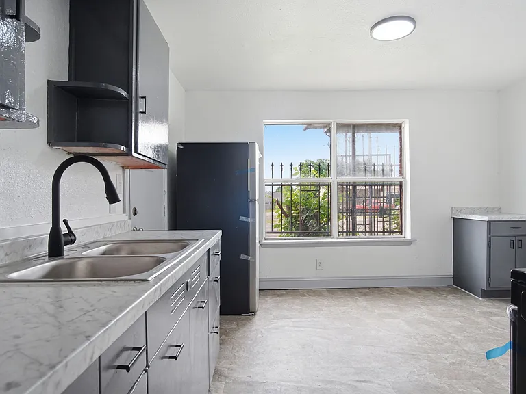 2228 SW Grand Blvd — Photo 24