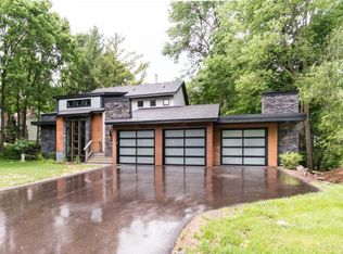 3520 Montgomerie Ave, Deephaven, MN 55391
