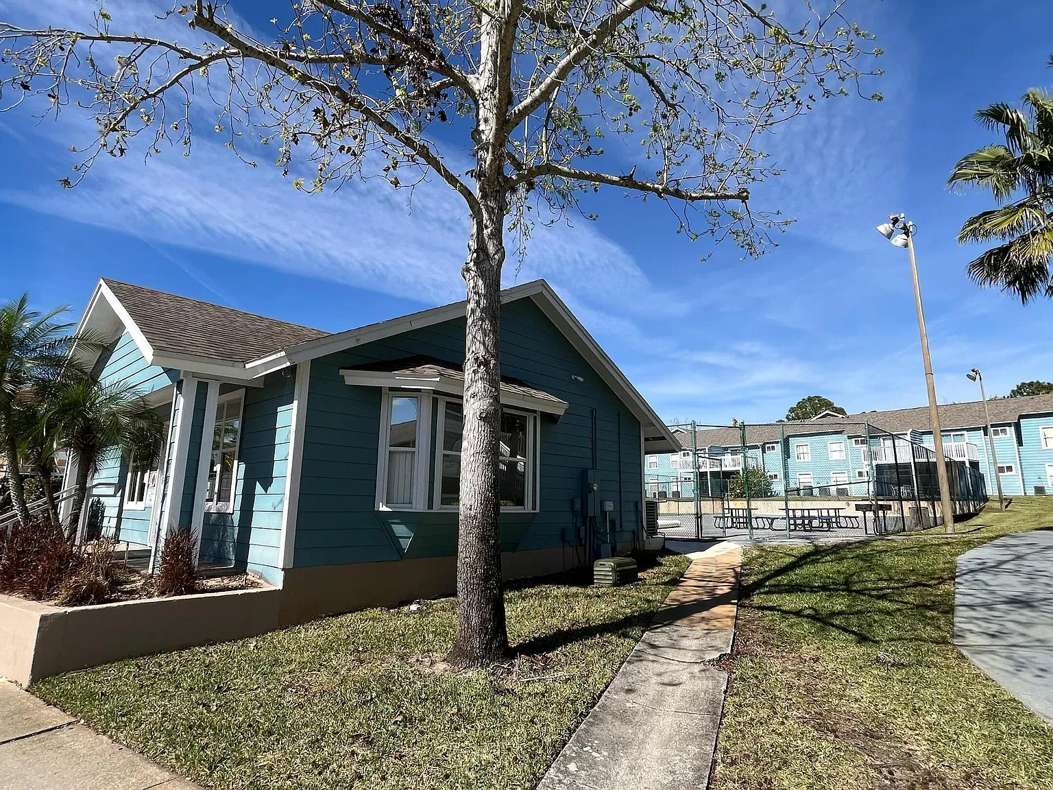 3 bed, 2.0 bath, 1357 sqft, $2,200 — Photo 3