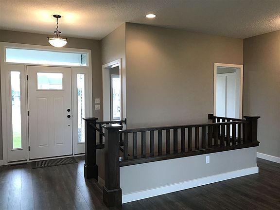 3rd image of 431 Goldenrod Ct
