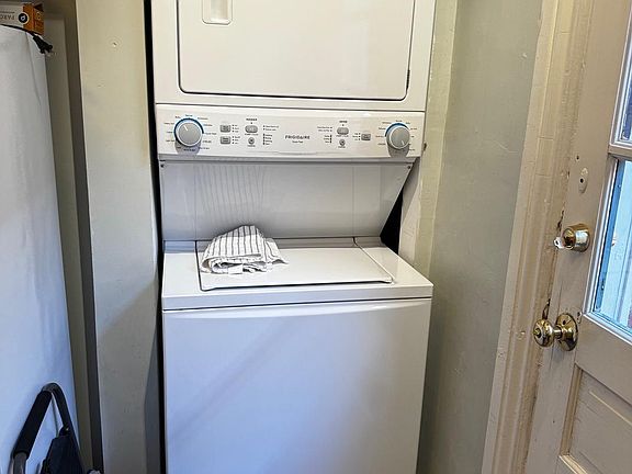 4th image of 304 N Lombardy St APT 1