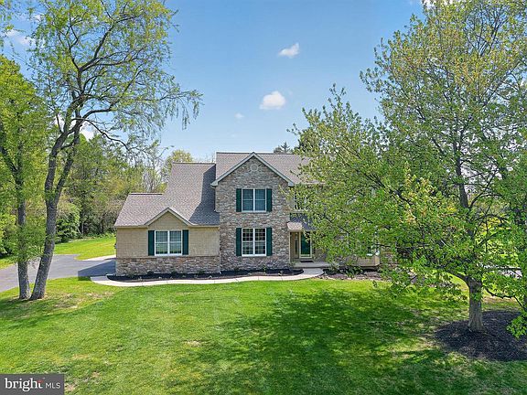 3rd image of 103 N Iroquois Ln