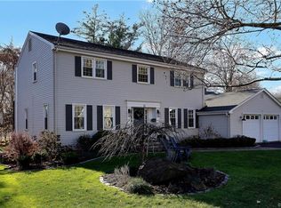 11 Pine Brook Ln, West Hartford, CT 06107
