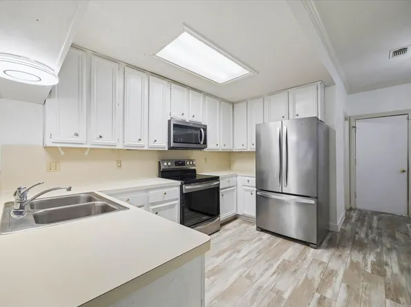 880 Tully Rd APT 13, Houston, TX 77079