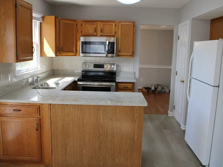 102 Uxbridge Ct — Photo 5